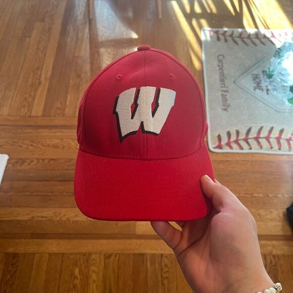 Y2K like new Wisconsin badgers adjustable‎ hat - Picture 1 of 4